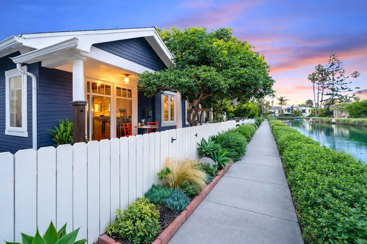 Venice Canal walkway view